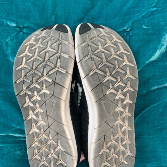 nike fly knit running shoes - Picture 4 of 4